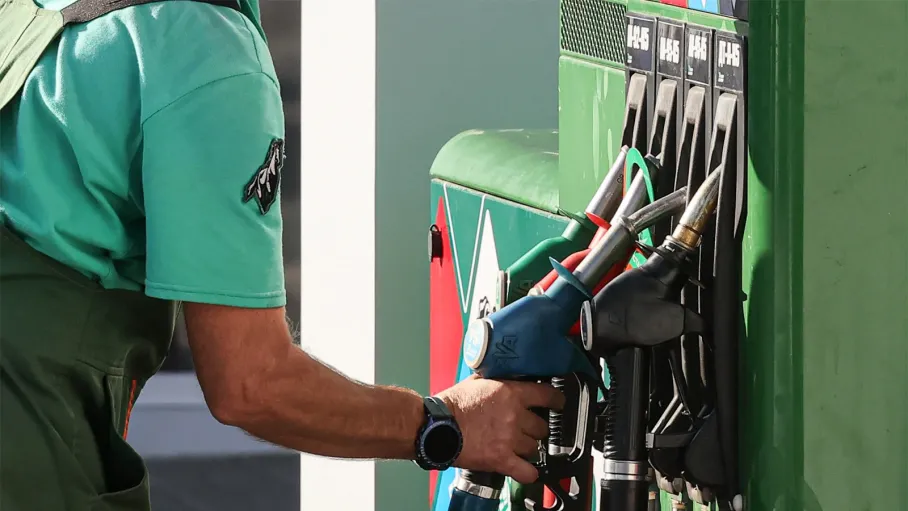 Benzin im Land belassen: Kann das Exportverbot die Preise senken