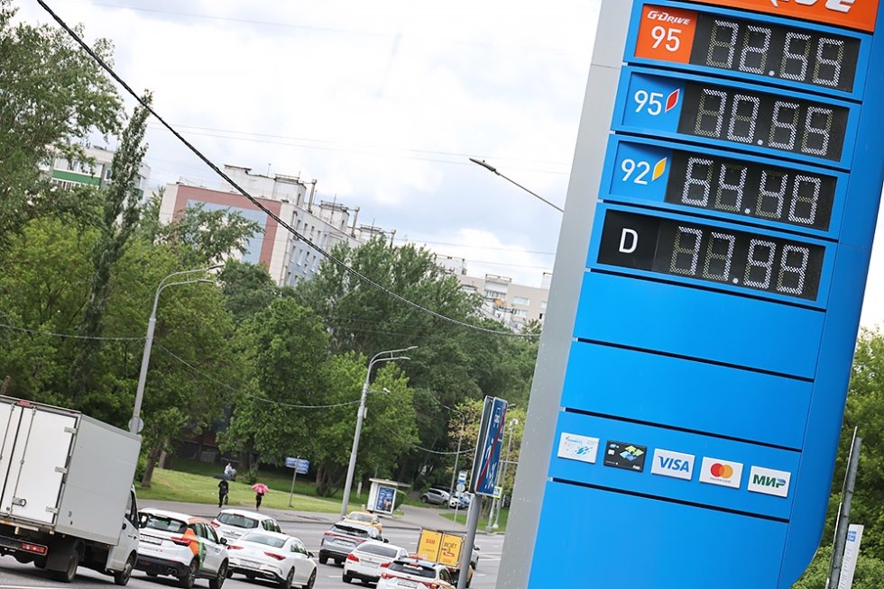 Warum hat sich der Preisanstieg von Benzin und Diesel beschleunigt? Experten der "RG" erklären.